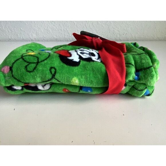 2 Pack Disney Mickey Mouse Christmas Lights Bath Hand Towels Green Holidays NEW - Picture 5 of 10